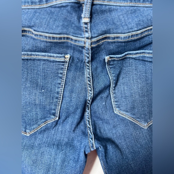 HIGH-RISE GROP JEAN LEGGING
HOLLISTER ADVANCED STRETCH SIZE 3R - Picture 7 of 7